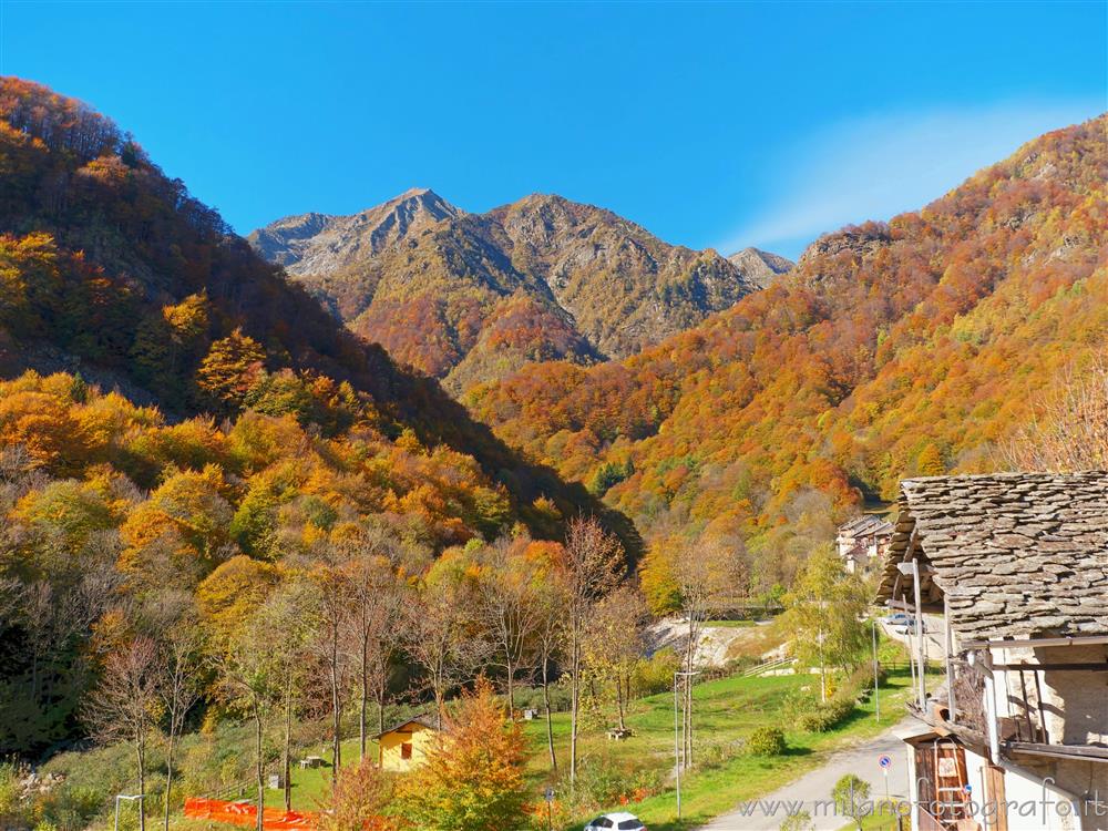 Piedicavallo (Biella, Italy) - Autumn colors of the mountains above the village